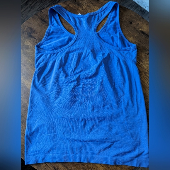 GapFit active wear top - Picture 2 of 5